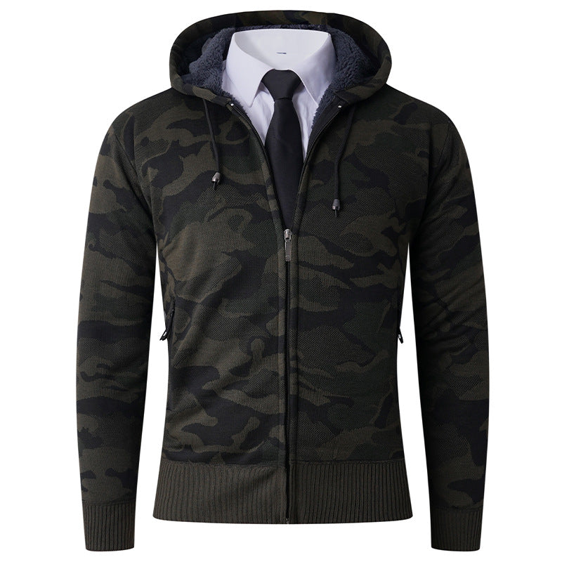 Herrar moderiktig hoodie med fodrad huva och kraftigt camouflage-mönster Mirla-Eva Jonsson
