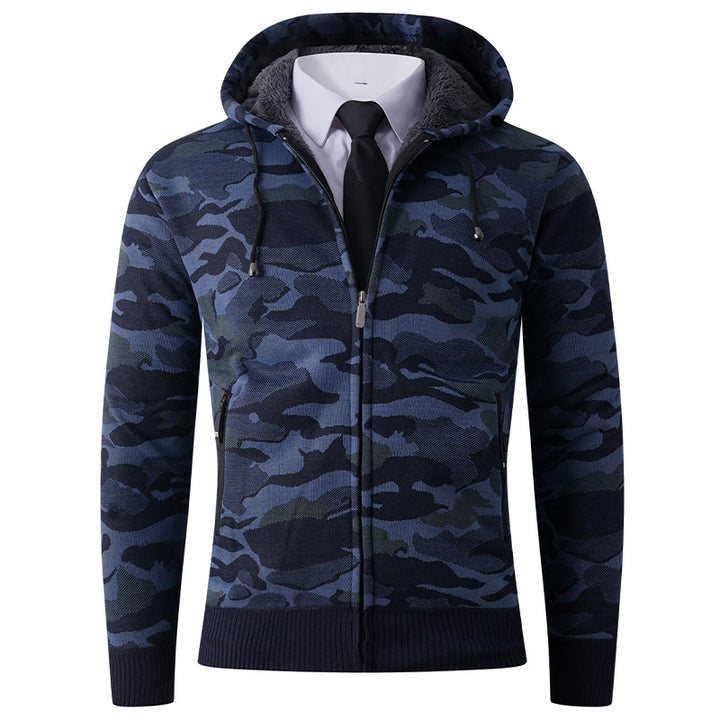 Herrar moderiktig hoodie med fodrad huva och kraftigt camouflage-mönster Mirla-Eva Jonsson