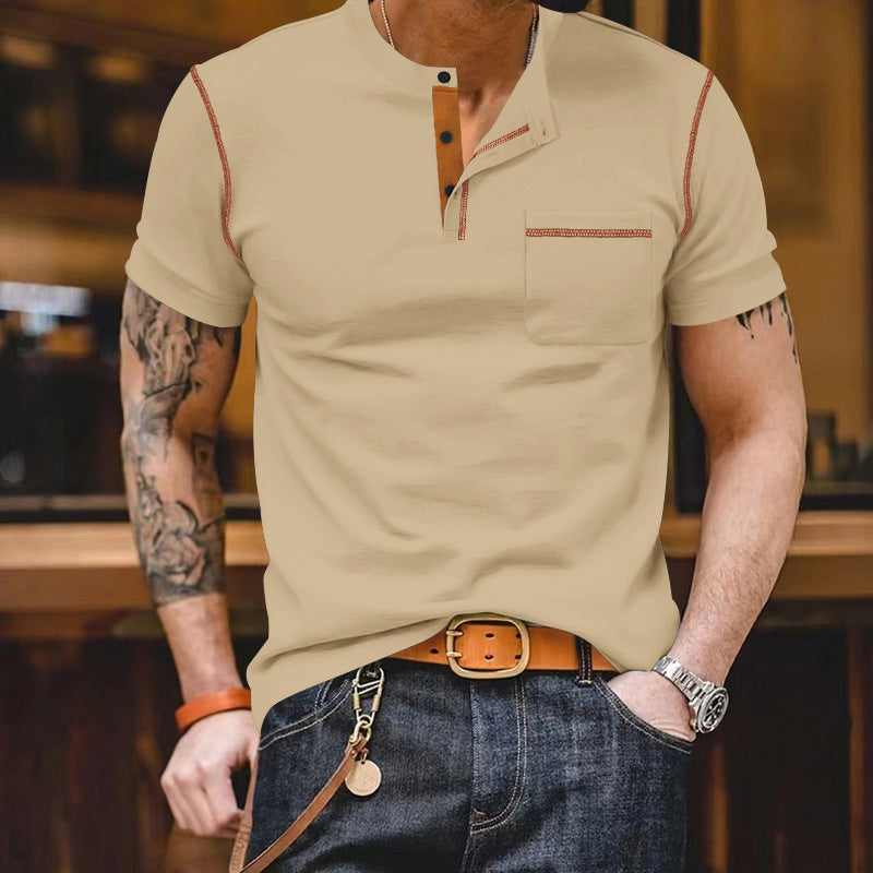 Herrar moderiktig kortärmad Henley-shirt med kontrasterande accenter och praktisk bröstficka Mirla-Eva Jonsson