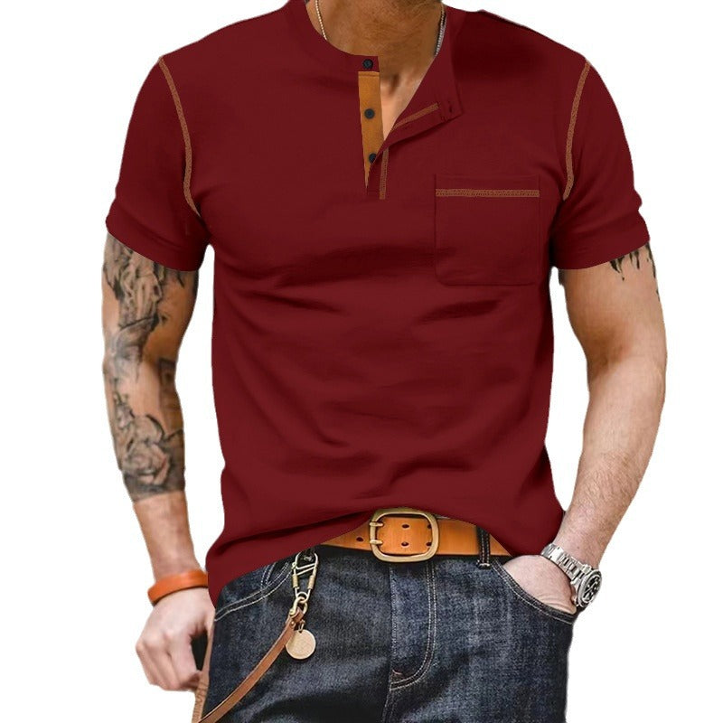 Herrar moderiktig kortärmad Henley-shirt med kontrasterande accenter och praktisk bröstficka Mirla-Eva Jonsson