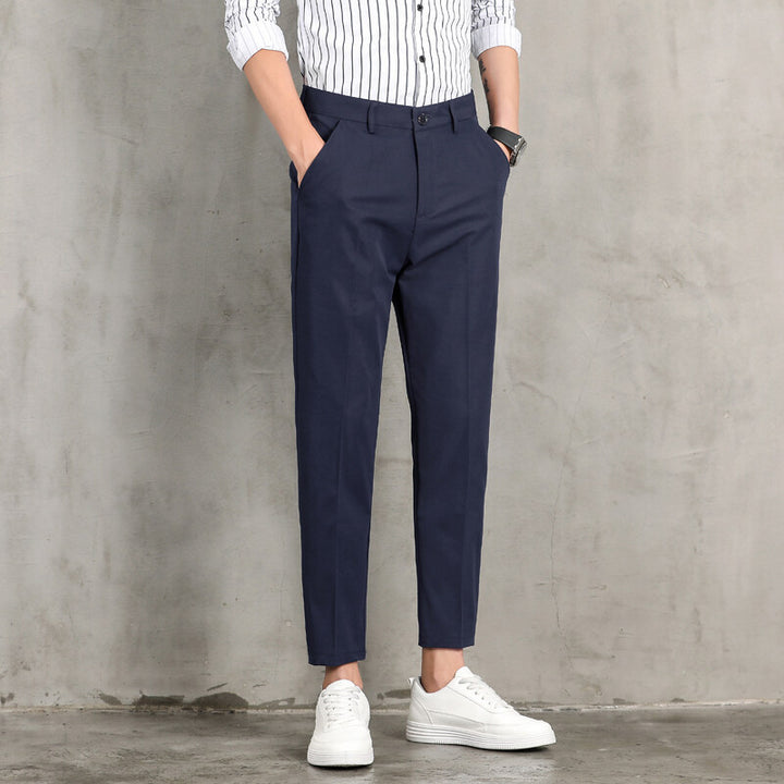 Herrar moderna chinos med slim fit-snitt och praktiska sidofickor Mirla-Eva Jonsson