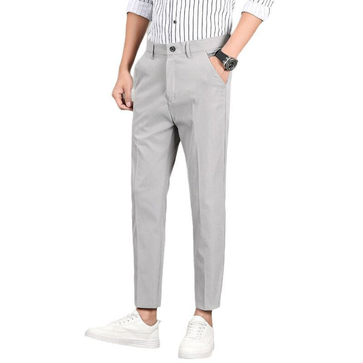 Herrar moderna chinos med slim fit-snitt och praktiska sidofickor Mirla-Eva Jonsson