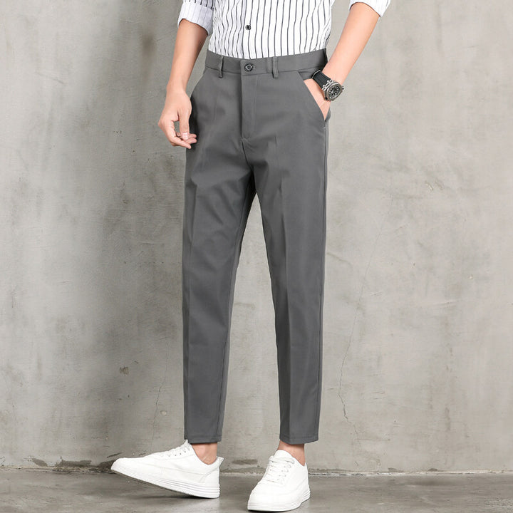 Herrar moderna chinos med slim fit-snitt och praktiska sidofickor Mirla-Eva Jonsson