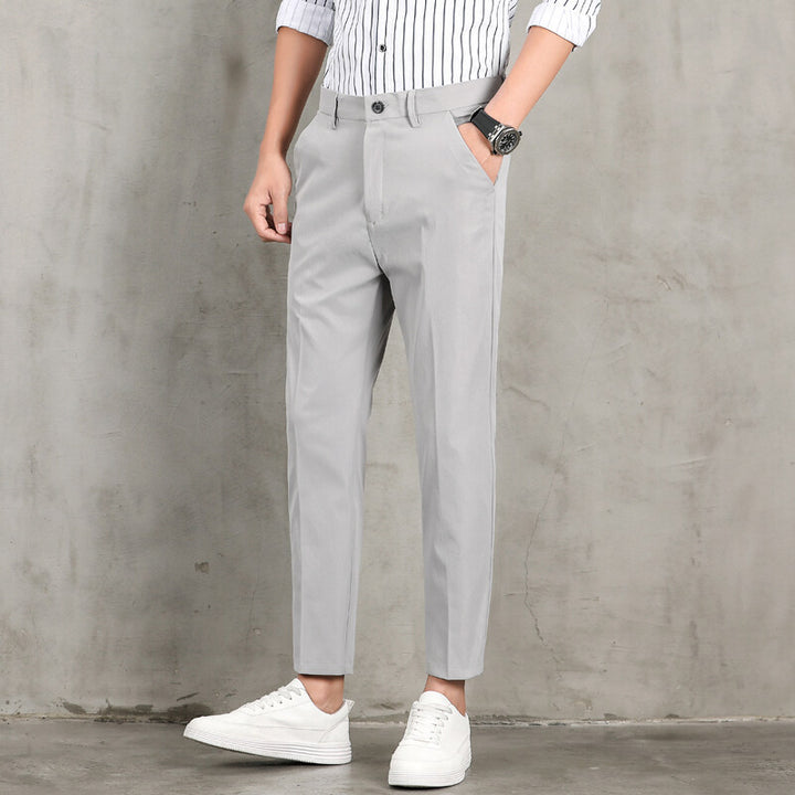 Herrar moderna chinos med slim fit-snitt och praktiska sidofickor Mirla-Eva Jonsson