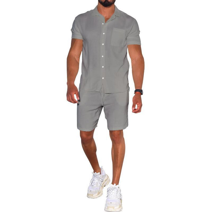 Herrar moderna fritids-set bestående av kortärmad skjorta och shorts Mirla-Eva Jonsson