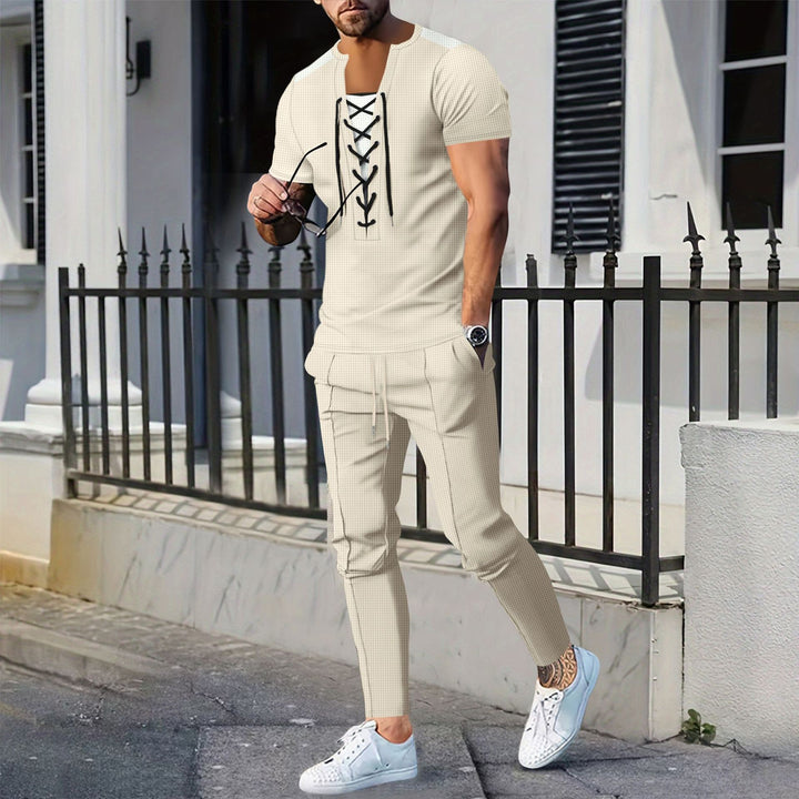 Herrar modernt kortärmad Henley T-shirt med strukturerad design och dekorativ snörning Eva Jonsson-Eva Jonsson