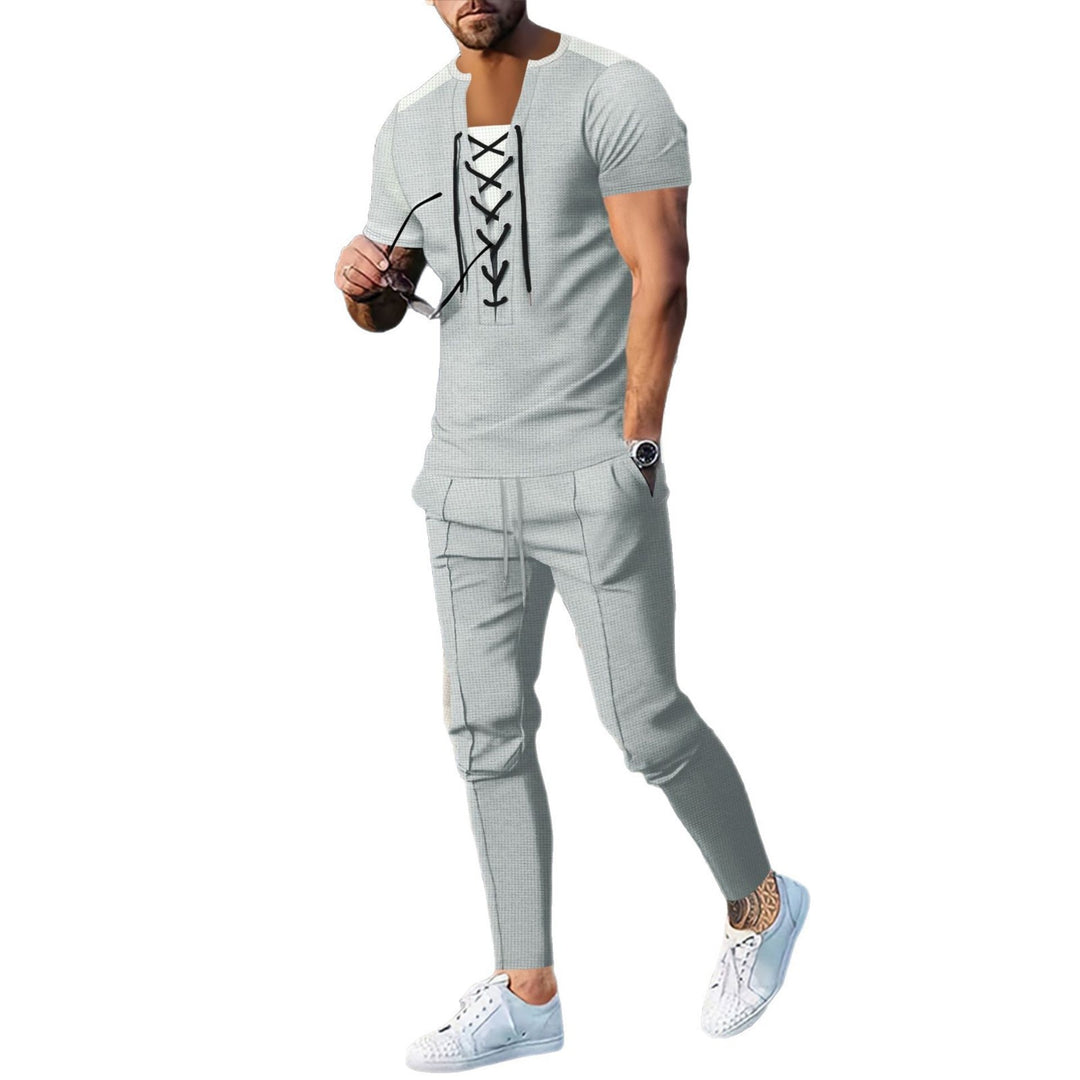 Herrar modernt kortärmad Henley T-shirt med strukturerad design och dekorativ snörning Eva Jonsson-Eva Jonsson