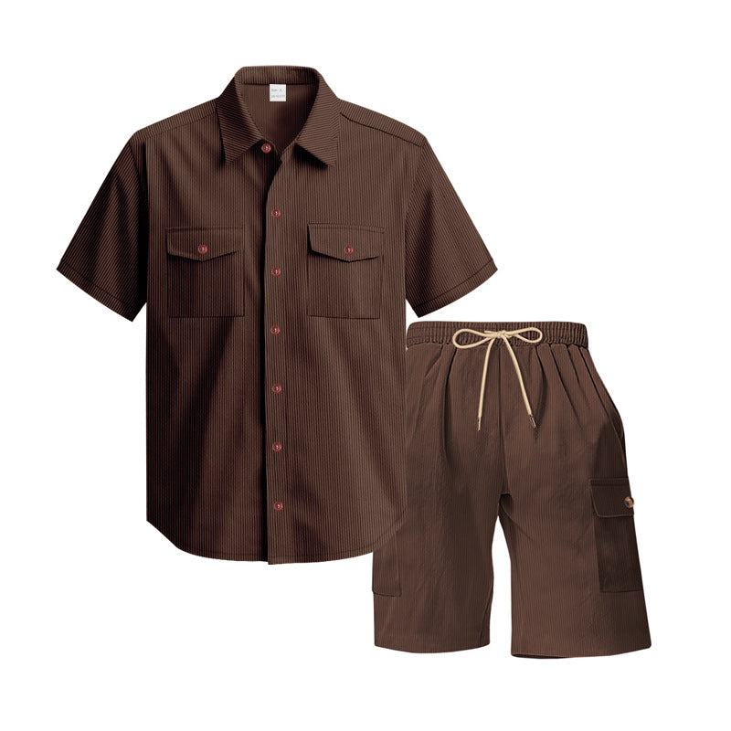 Herrar modernt kortärmad skjort- och cargoshorts-set med praktiska fickor och elastisk midja Mirla-Eva Jonsson