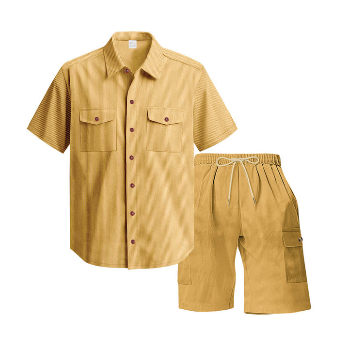 Herrar modernt kortärmad skjort- och cargoshorts-set med praktiska fickor och elastisk midja Mirla-Eva Jonsson