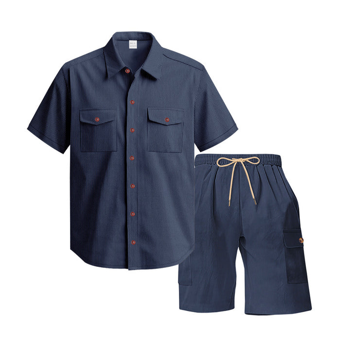 Herrar modernt kortärmad skjort- och cargoshorts-set med praktiska fickor och elastisk midja Mirla-Eva Jonsson