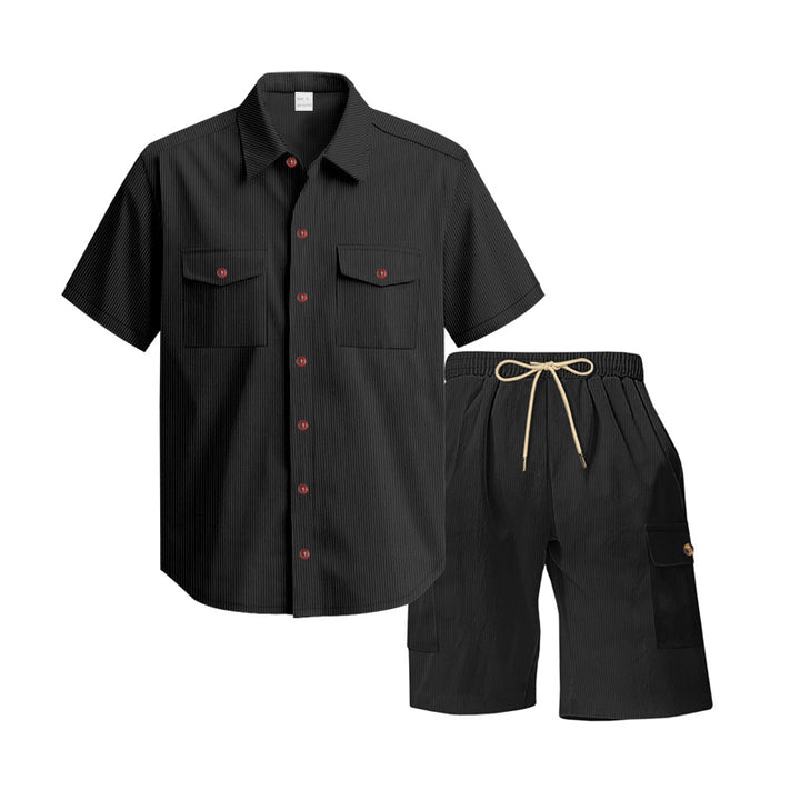 Herrar modernt kortärmad skjort- och cargoshorts-set med praktiska fickor och elastisk midja Mirla-Eva Jonsson