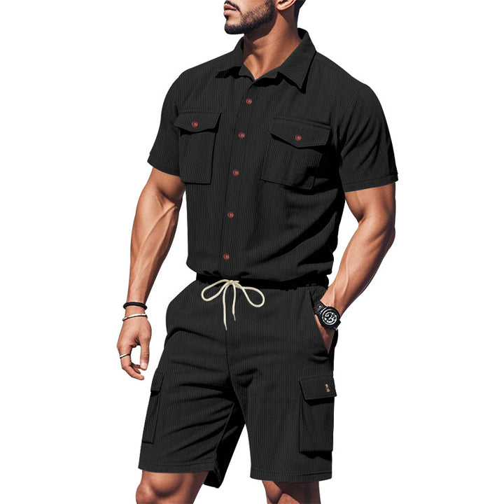 Herrar modernt kortärmad skjort- och cargoshorts-set med praktiska fickor och elastisk midja Mirla-Eva Jonsson