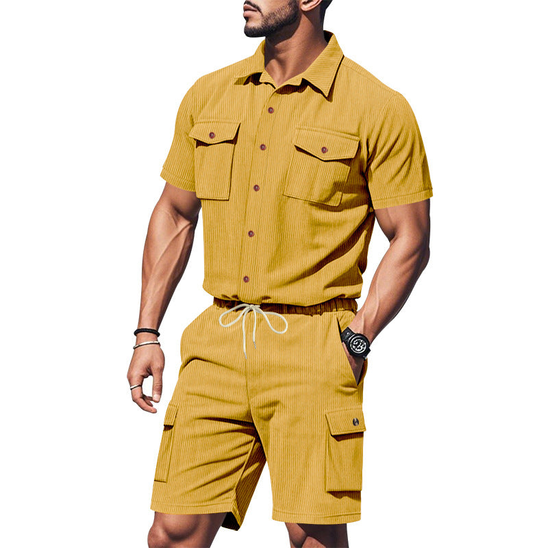 Herrar modernt kortärmad skjort- och cargoshorts-set med praktiska fickor och elastisk midja Mirla-Eva Jonsson