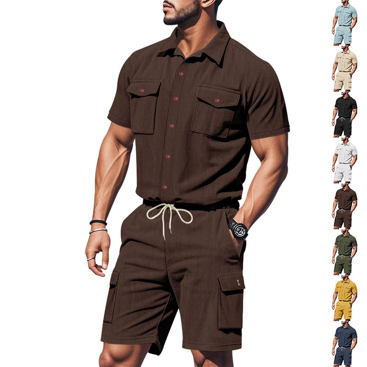 Herrar modernt kortärmad skjort- och cargoshorts-set med praktiska fickor och elastisk midja Mirla-Eva Jonsson
