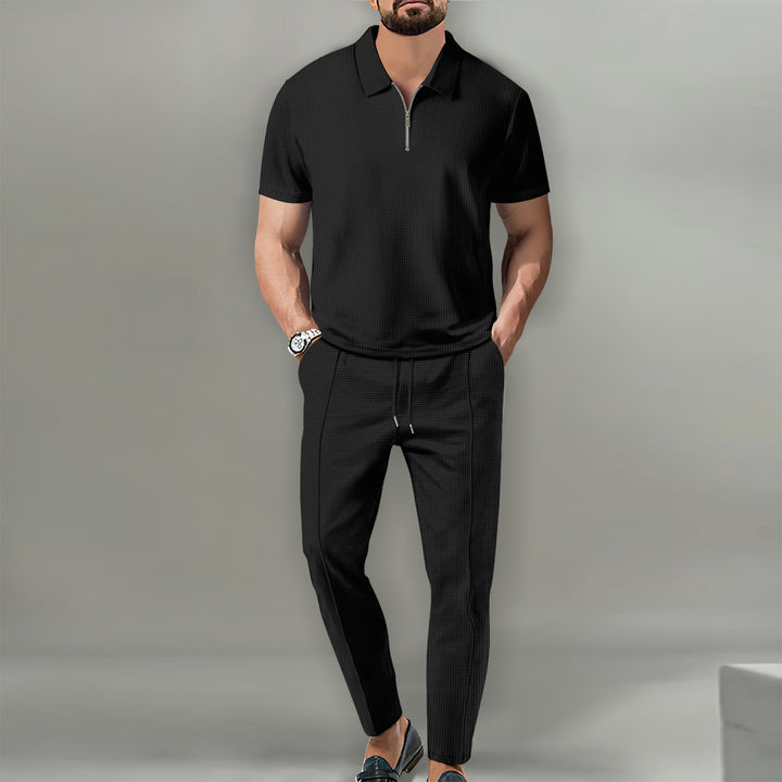 Herrar polo t-shirt med dragkedja och eleganta sportbyxor Mirla-Eva Jonsson