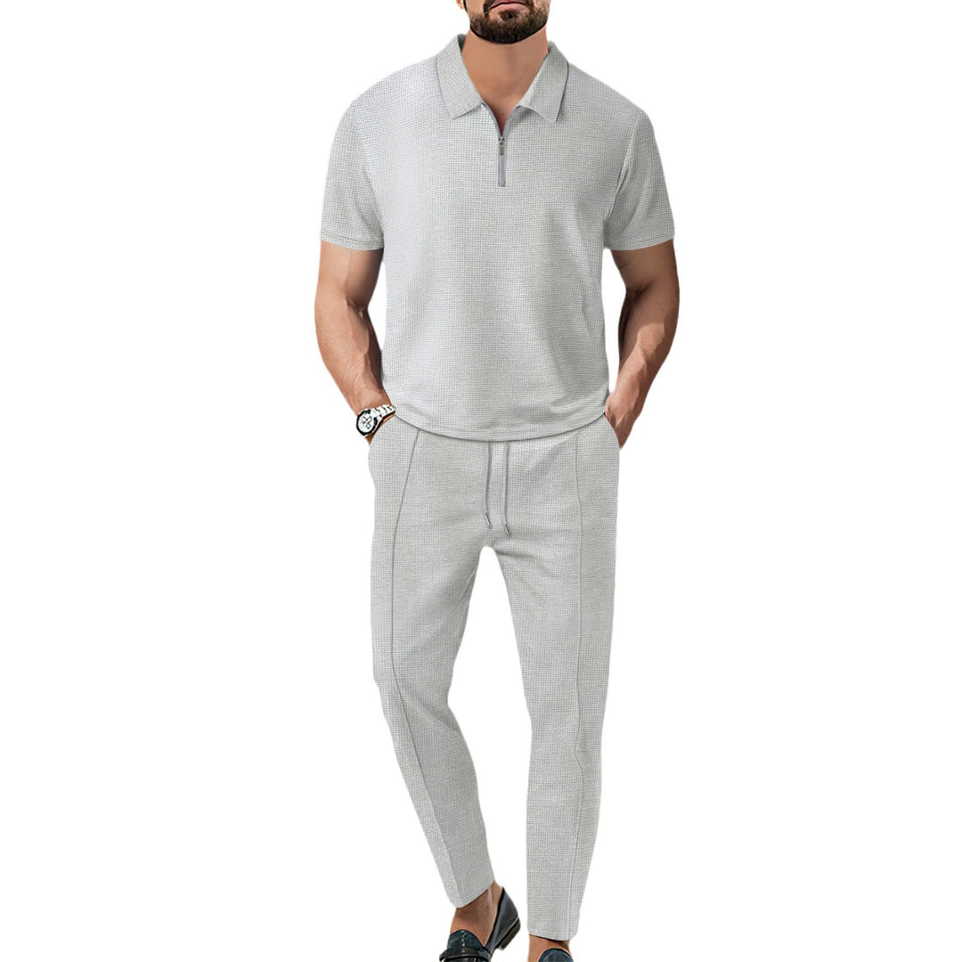Herrar polo t-shirt med dragkedja och eleganta sportbyxor Mirla-Eva Jonsson