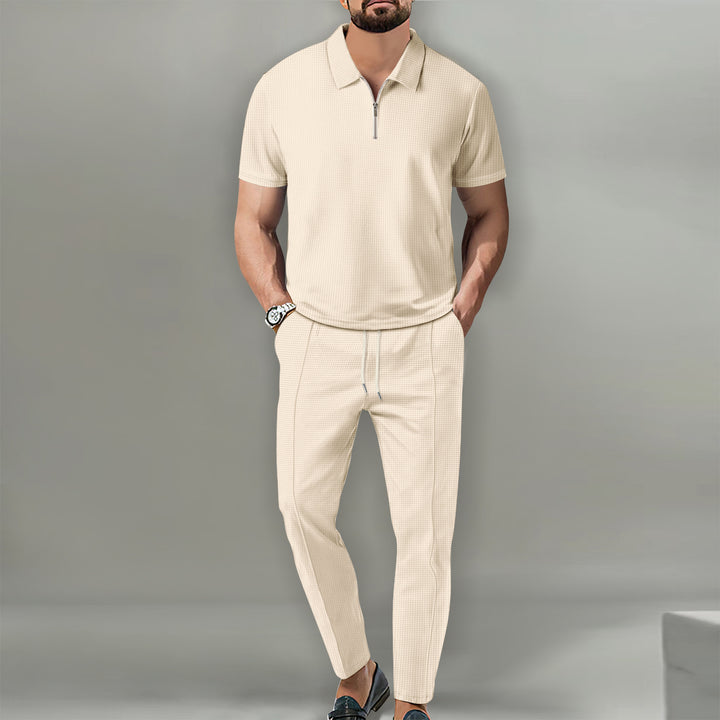 Herrar polo t-shirt med dragkedja och eleganta sportbyxor Mirla-Eva Jonsson