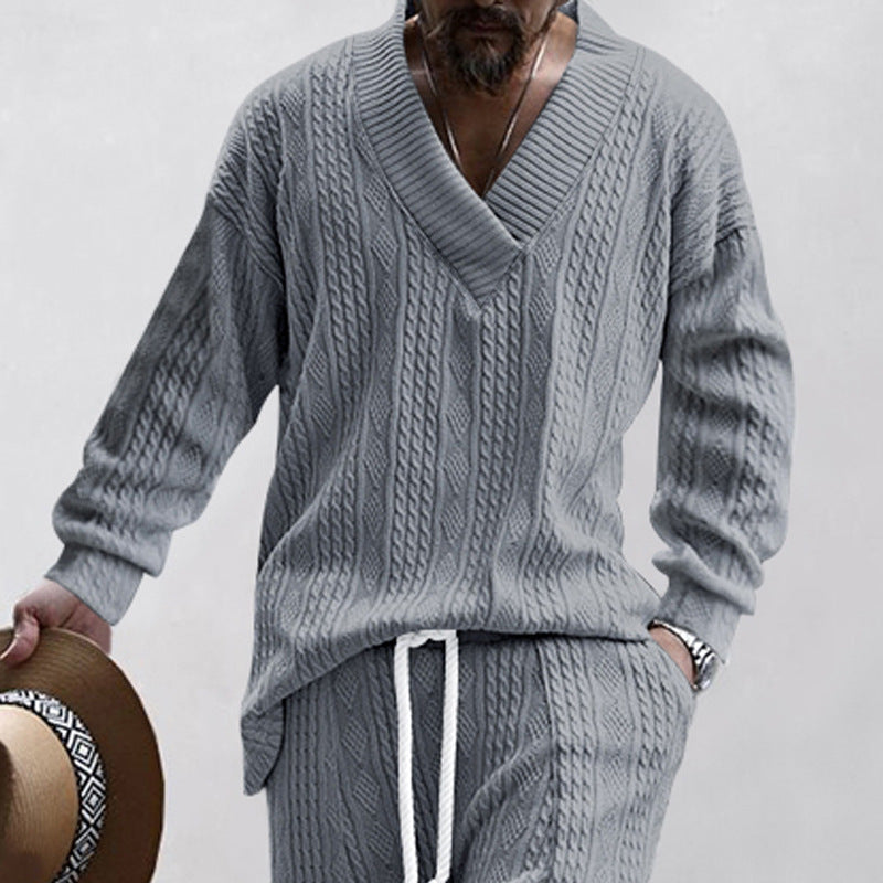 Herrar stickad tröja med V-hals och innovativt kabelstickat mönster Mirla-Eva Jonsson