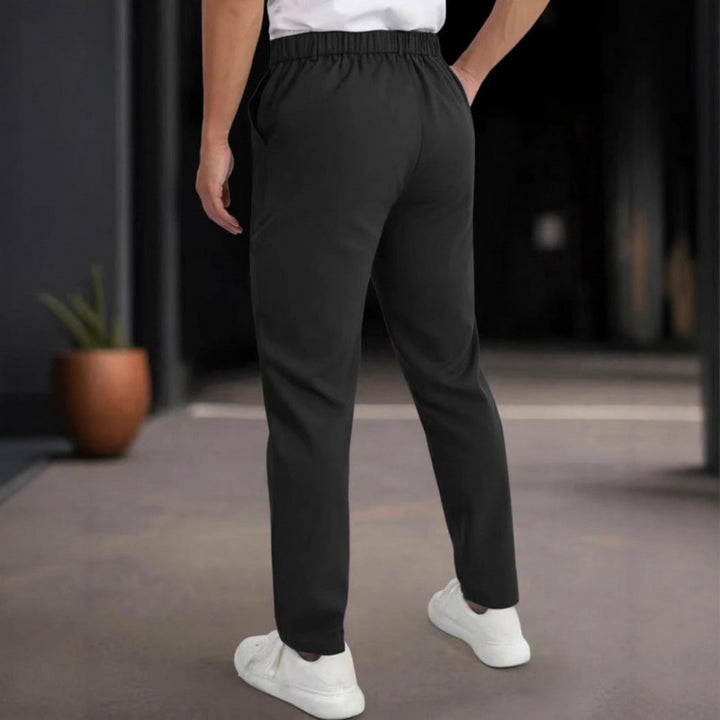 Herrar stiliga Slim-Fit kostymbyxor med plisserad design Mirla-Eva Jonsson