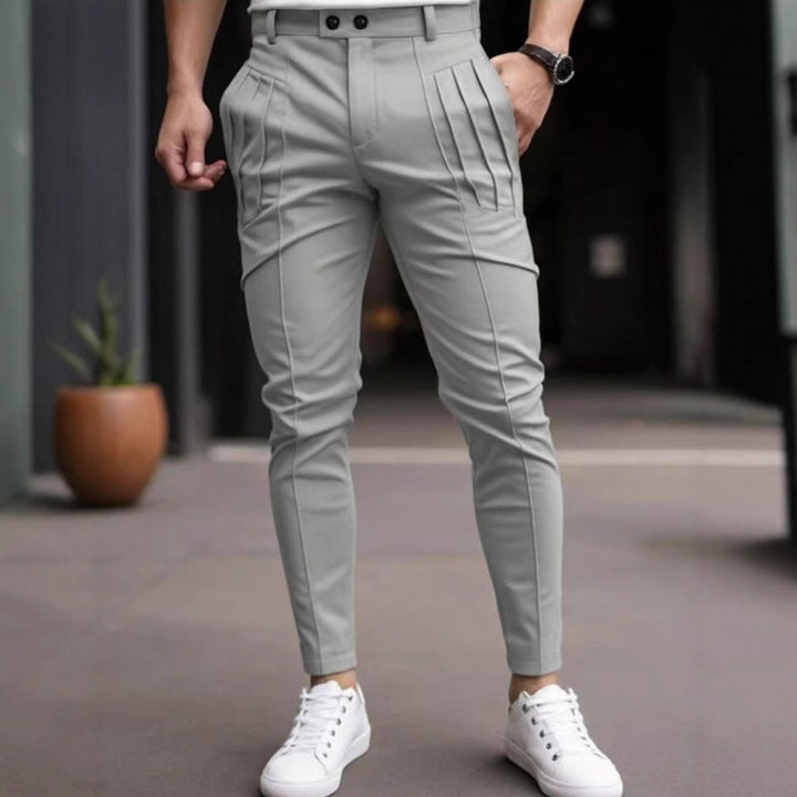 Herrar stiliga Slim-Fit kostymbyxor med plisserad design Mirla-Eva Jonsson