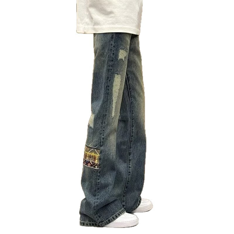 Herrar trendiga jeans i avslappnad bootcut-stil med unika applikationer Mirla-Eva Jonsson