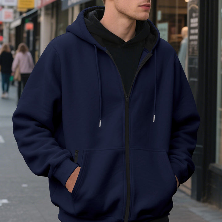 Herrar zip-hoodie med praktiska fickor och ventilerande fleece-inredning Mirla-Eva Jonsson