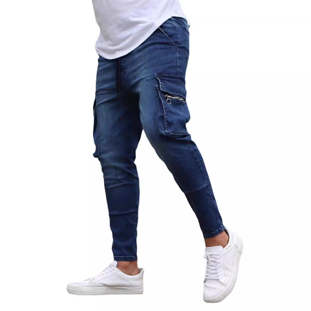 Herrarnas Cargo-jeans i modern Slim-Fit stil med praktiska sidofickor och dekorativa dragkedjor Eva Jonsson-Eva Jonsson