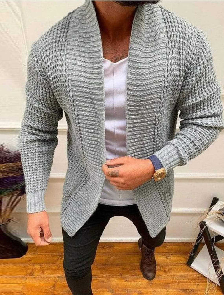Herrarnas Grova Stickad Kofta med Öppen Design och Djup Krage Eva Jonsson-Eva Jonsson