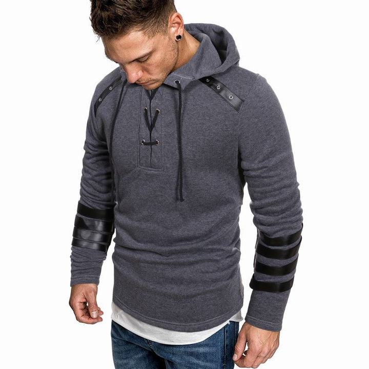 Herrarnas Hoodie med trendiga läderdetaljer Mirla-Eva Jonsson