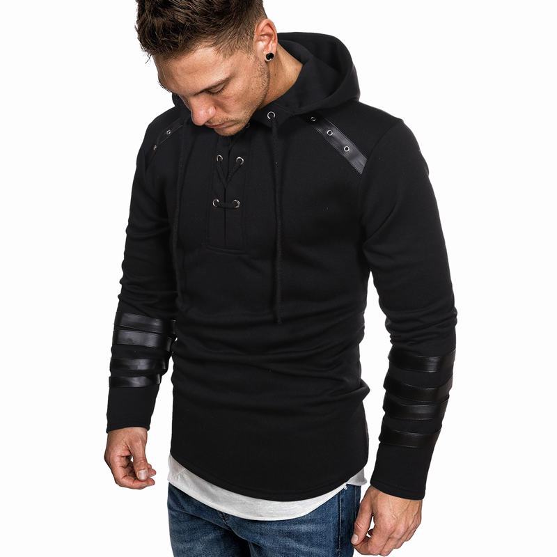 Herrarnas Hoodie med trendiga läderdetaljer Mirla-Eva Jonsson