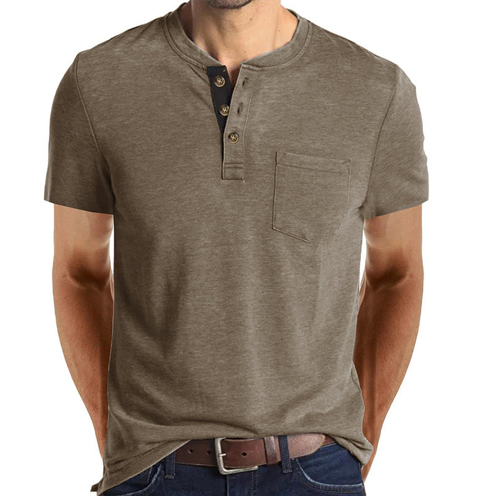 Herrarnas avslappnade Henley T-shirt med knapplist och bröstficka Mirla-Eva Jonsson