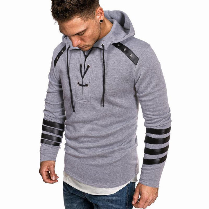 Herrarnas avslappnade hoodie med läderdetaljer Mirla-Eva Jonsson