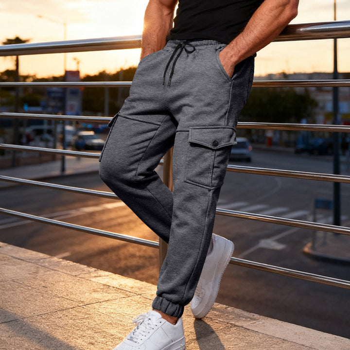 Herrarnas cargo-joggingbyxor med justerbar midja och sidofickor Mirla-Eva Jonsson