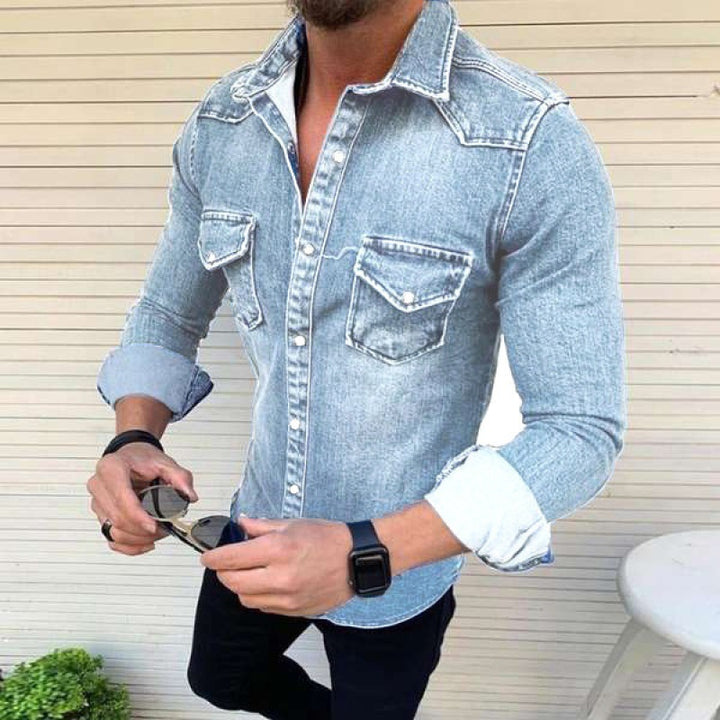 Herrarnas denimskjorta med modern passform och praktiska bröstfickor Mirla-Eva Jonsson