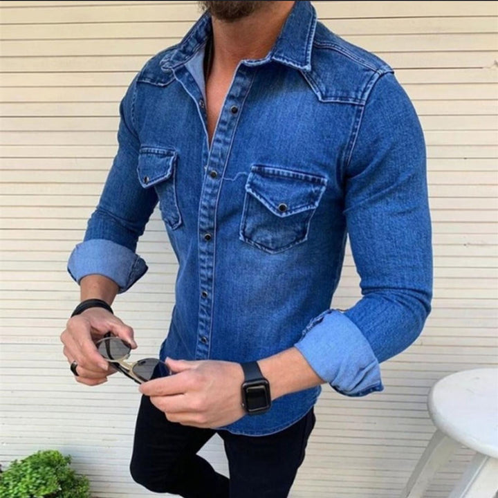 Herrarnas denimskjorta med modern passform och praktiska bröstfickor Mirla-Eva Jonsson