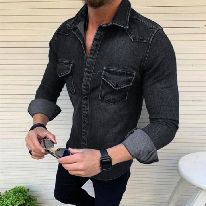 Herrarnas denimskjorta med modern passform och praktiska bröstfickor Mirla-Eva Jonsson