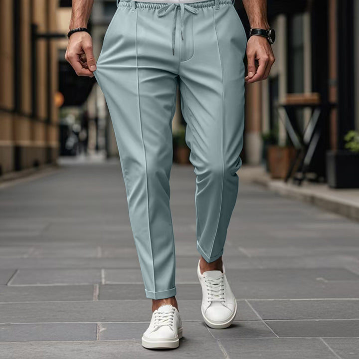 Herrarnas eleganta Chino-byxor med elastisk midja och sidofickor Mirla-Eva Jonsson