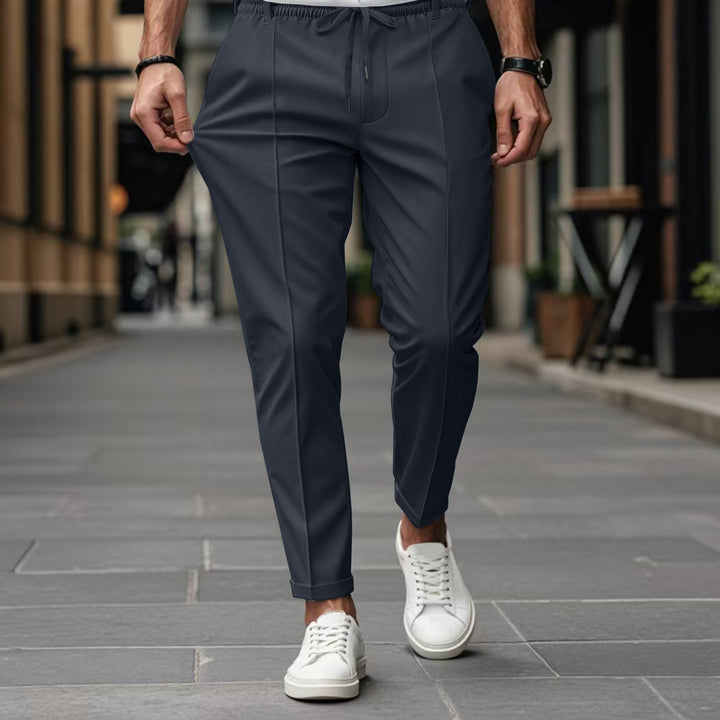 Herrarnas eleganta Chino-byxor med elastisk midja och sidofickor Mirla-Eva Jonsson