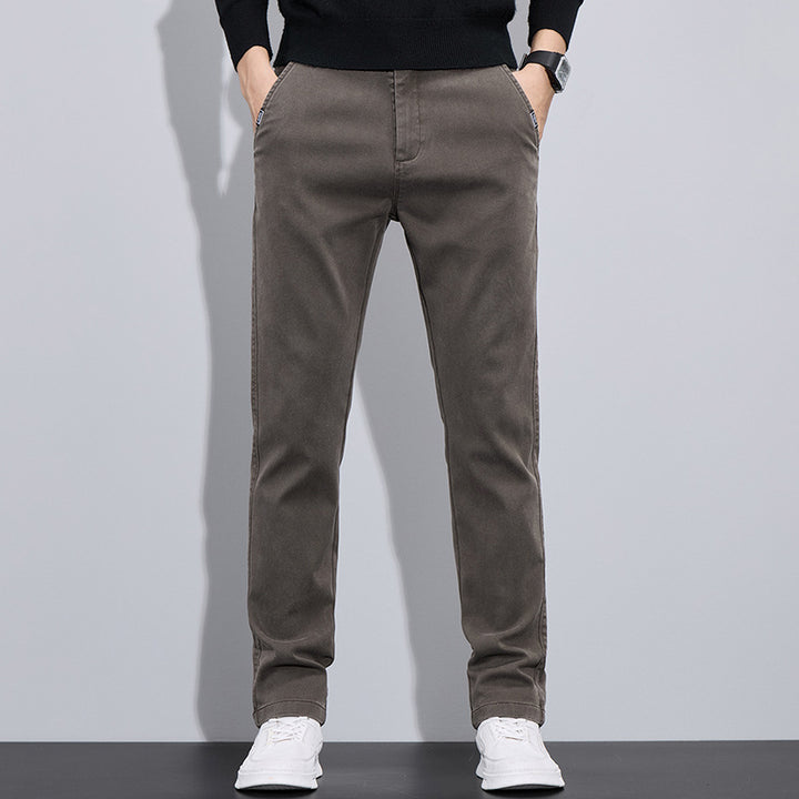 Herrarnas eleganta Chino-byxor med slim-fit passform och mångsidiga fickor Mirla-Eva Jonsson
