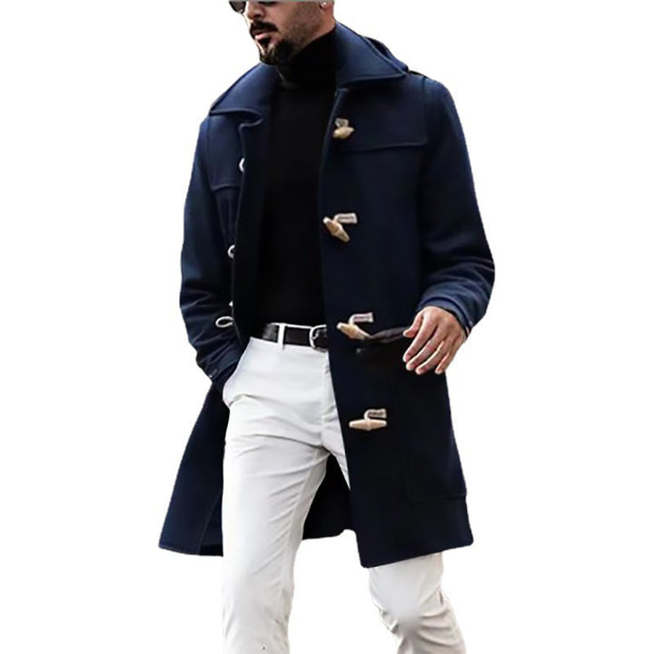 Herrarnas eleganta Dufflecoat med högkvalitativa detaljer och traditionell design Mirla-Eva Jonsson