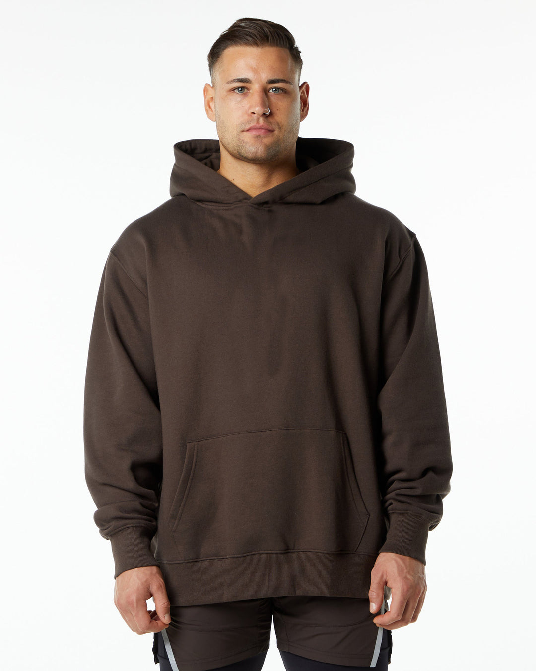 Herrarnas eleganta hoodie med praktisk kängurufickdesign Mirla-Eva Jonsson