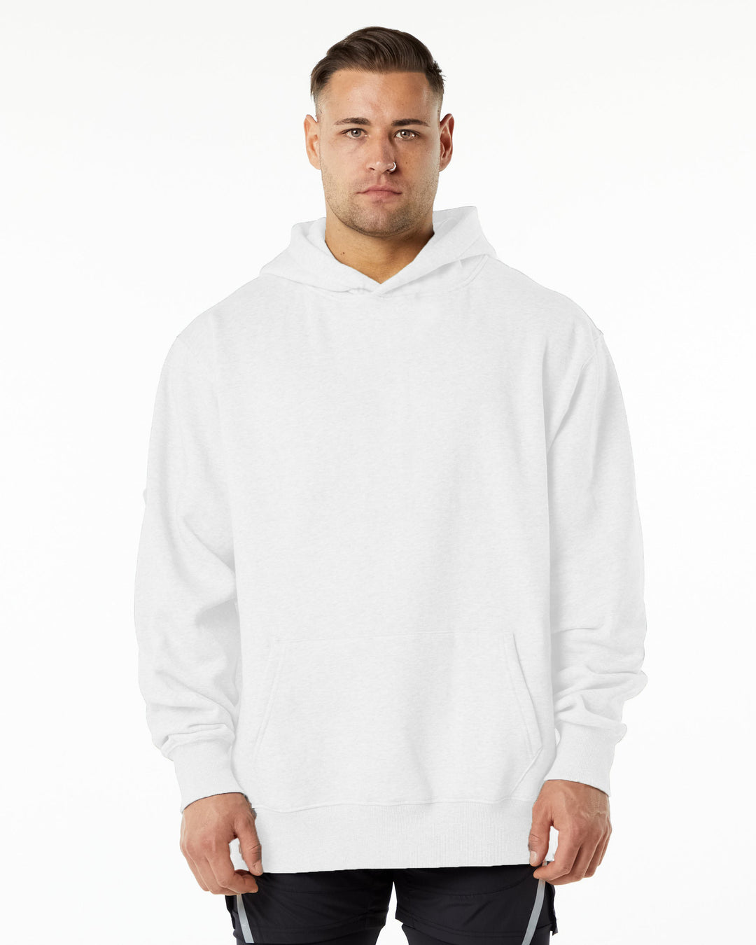 Herrarnas eleganta hoodie med praktisk kängurufickdesign Mirla-Eva Jonsson