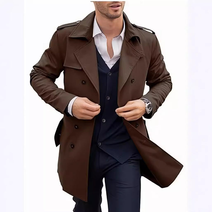 Herrarnas eleganta trenchcoat med strukturerad design och dubbelknappslå Eva Jonsson-Eva Jonsson
