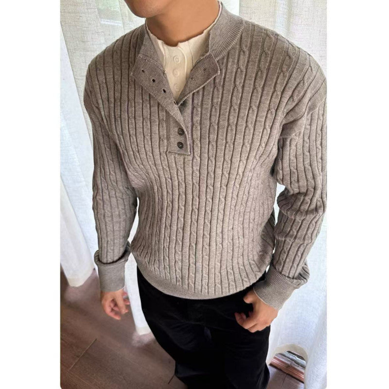 Herrarnas finstickad pullover med dekorativa knapplösningar Mirla-Eva Jonsson