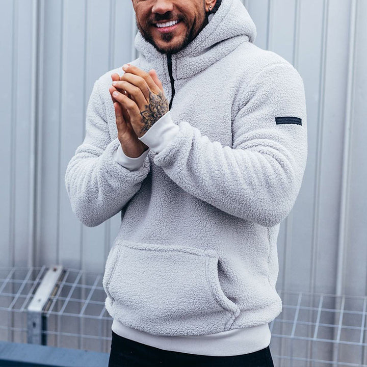 Herrarnas fleece-hoodie med känguruficka från Mirla-Eva Jonsson