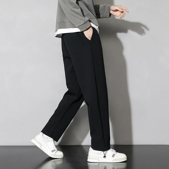 Herrarnas fritids-joggingbyxor med elastisk midja och sidofickor med dragkedja Mirla-Eva Jonsson