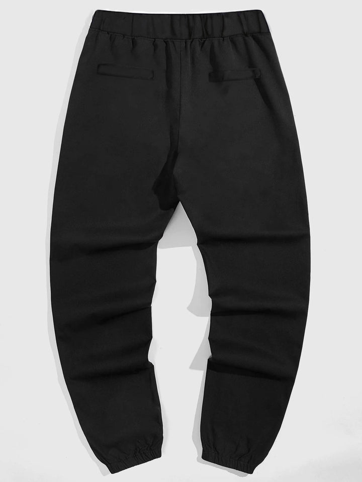 Herrarnas fritids joggingbyxor med kontrasterande dragkedjefickor och elastisk midja Eva Jonsson-Eva Jonsson