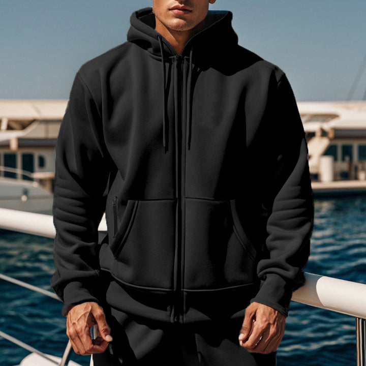 Herrarnas hoodie med praktiska dragkedjefickor och innovativt innerlager Mirla-Eva Jonsson