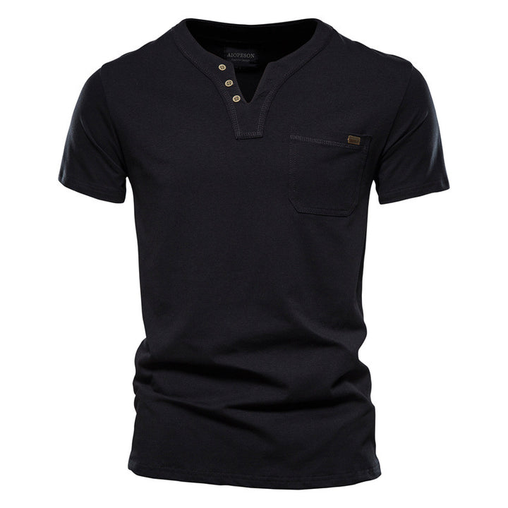 Herrarnas kortärmad skjorta med modern Henley-krage och bröstficka Mirla-Eva Jonsson