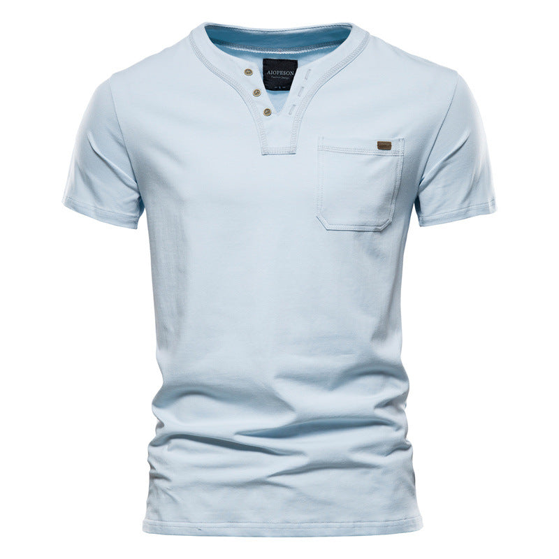 Herrarnas kortärmad skjorta med modern Henley-krage och bröstficka Mirla-Eva Jonsson